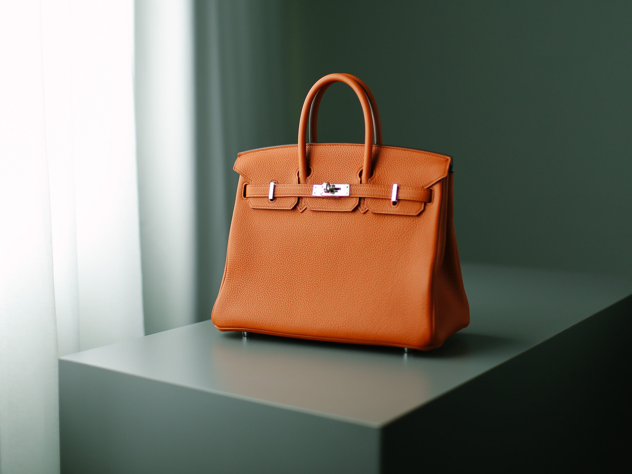 What Bag Colour Is Popular For 2019?